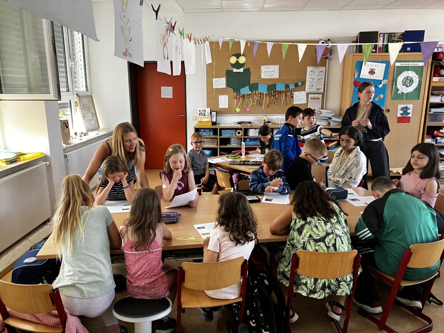 Junge Europäerinnen und Europäer auf Geschichtenjagd – Europatag in der Grundschule