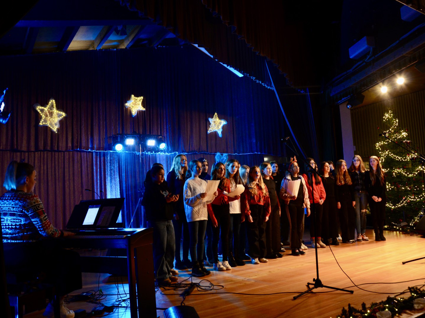  Weihnachtsmusikabend an der Europaschule Gladenbach – „Gemeinsam die Besinnlichkeit der Zeit“ genießen