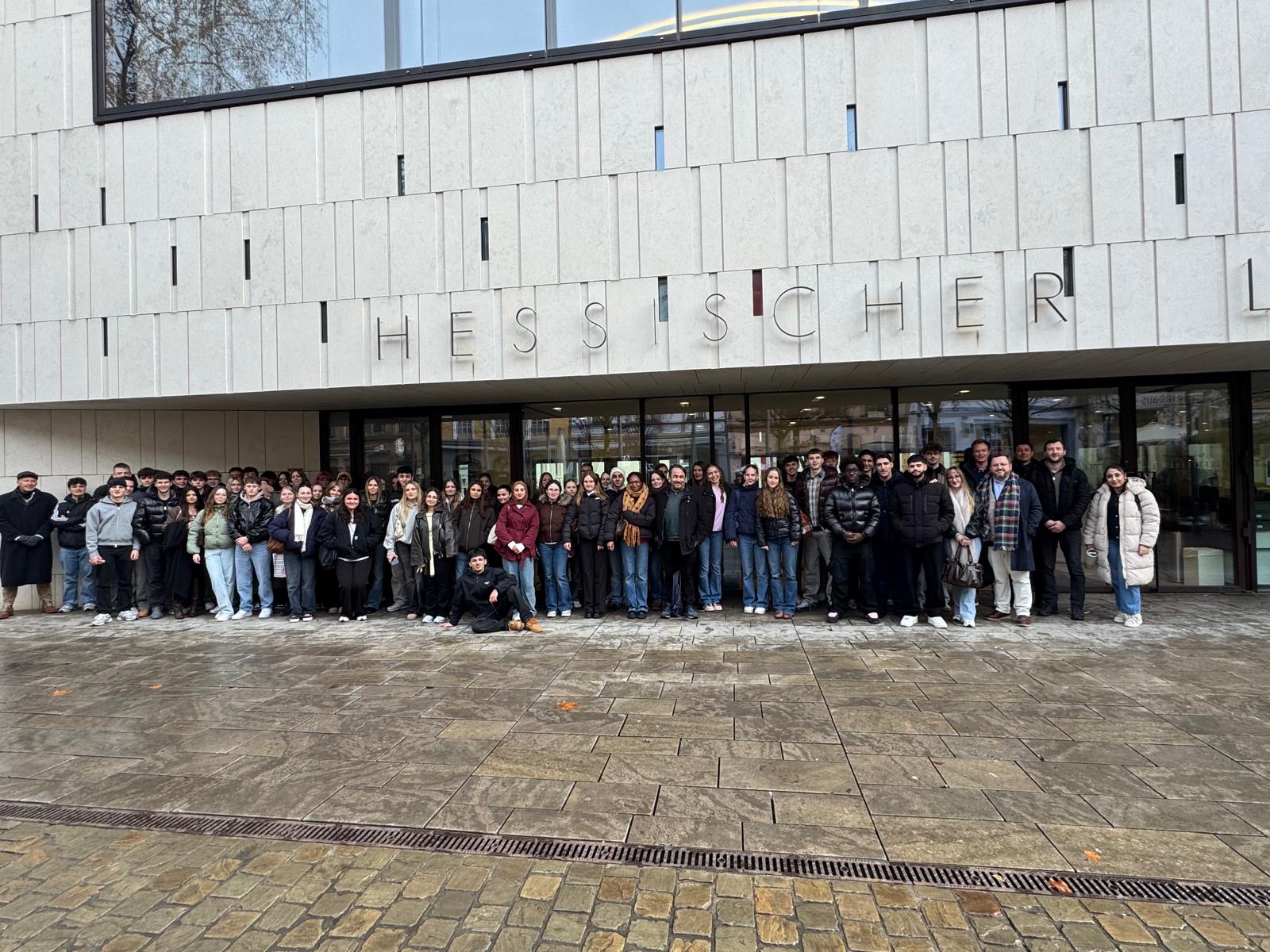 Bericht über den Besuch des Hessischen Landtags der Q2 am 04.02.2026